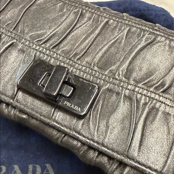 Prada Black Leather Gaurfre Pleat Wallet - Picture 2 of 14